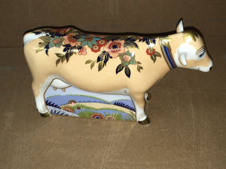 Large Boxed New Royal Crown Derby Lilly Cow Paperweight