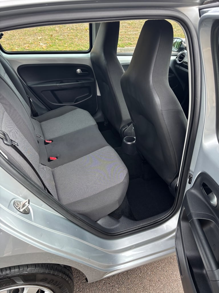 Volkswagen, UP, Hatchback, 2015, Manual, 999 (cc), 5 doors