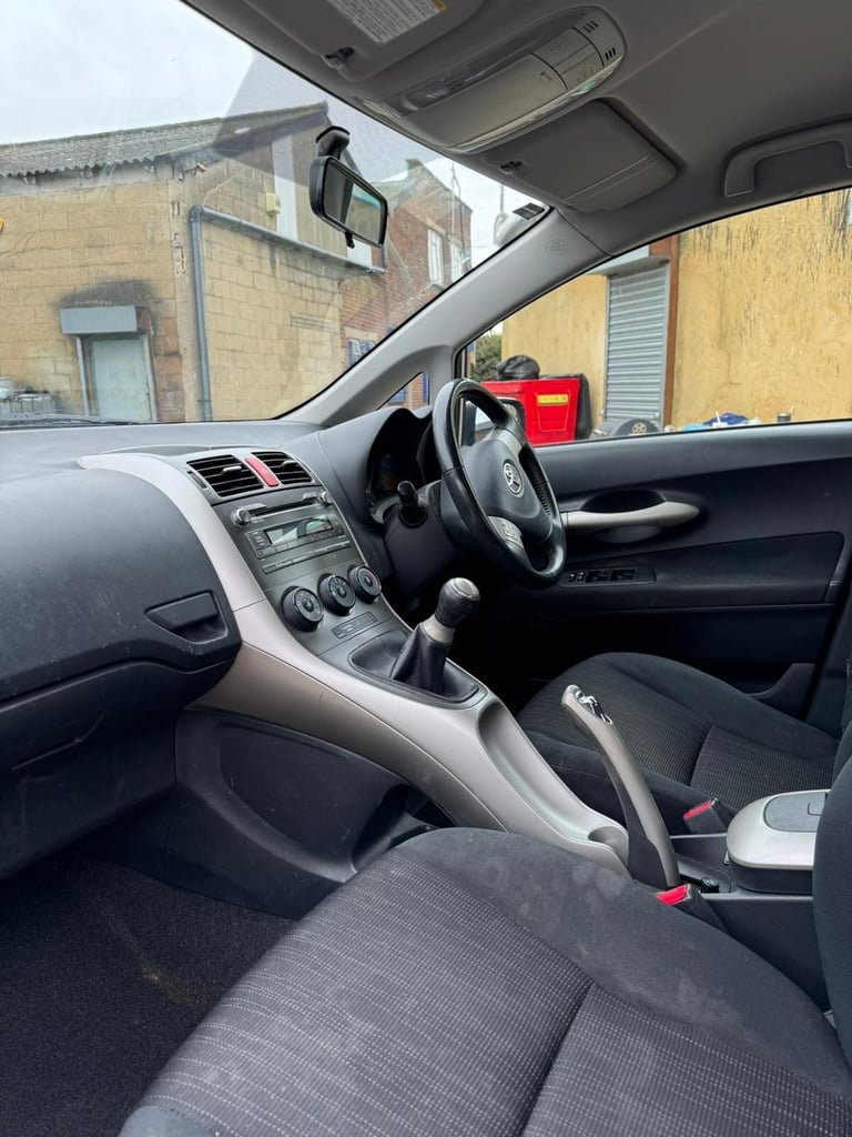 TOYOTA AURIS 1.6 VVTi TR 5dr Manual Silver