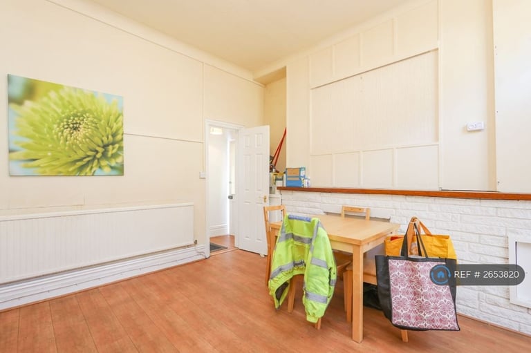 1 bedroom flat in Merthyr Road, Pontypridd, CF37 (1 bed) (#2653820)