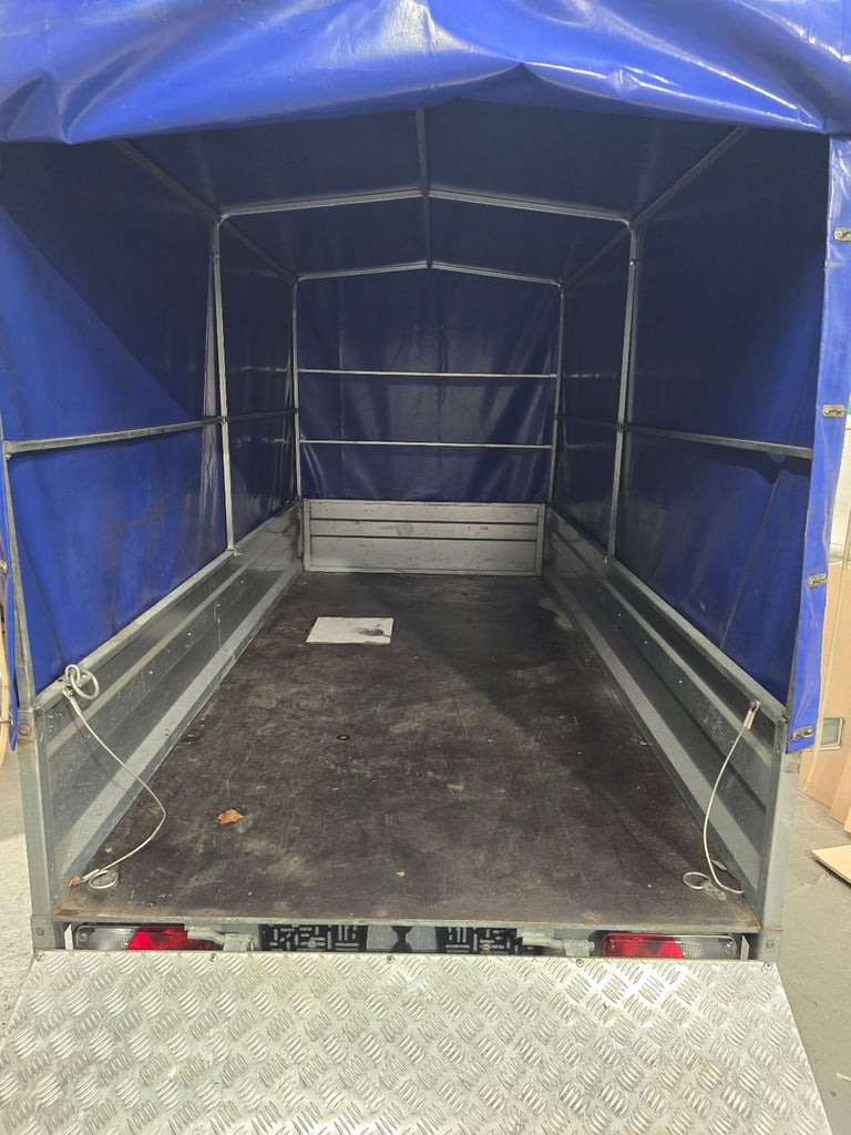 Unbraked 8.7ft by 4.2ft Trailer w/ ramp.