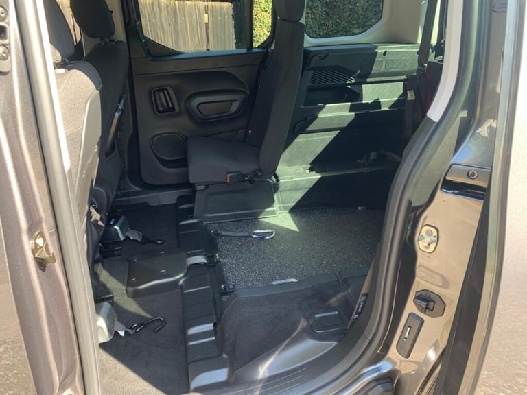 Peugeot Rifter 1.2 PureTech 130 Allure AUTOMTIC WHEELCHAIR ACCESSIBLE VEHICLE