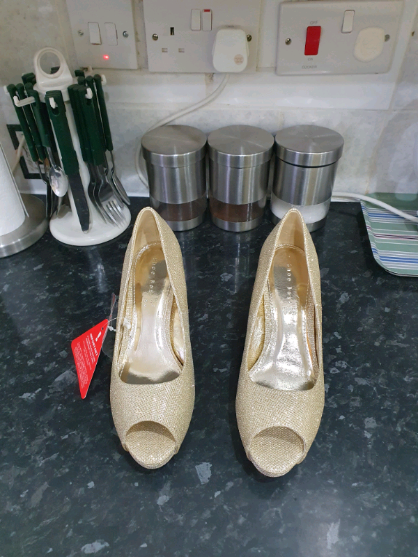 image for Ladies Mid Heel Gold Shoes