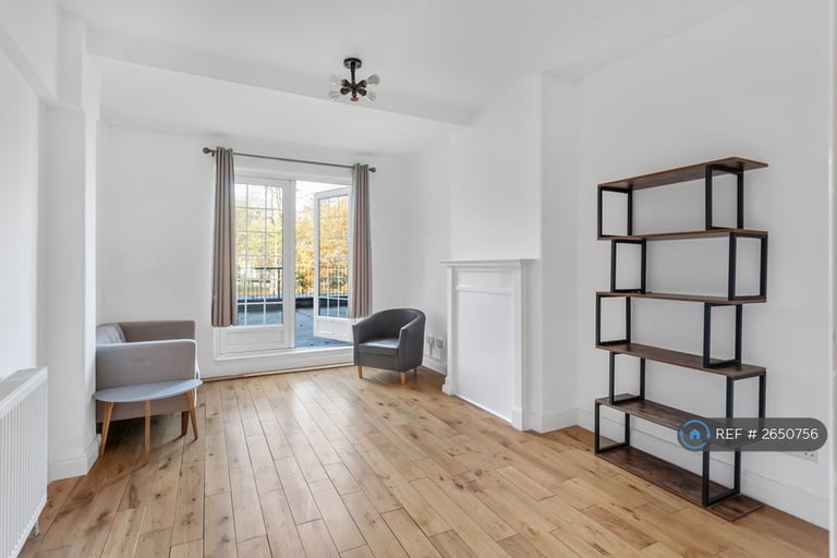 2 bedroom flat in The Green, London, W5 (2 bed) (#2650756)