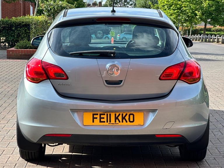 2011 Vauxhall Astra 1.4 16v Exclusiv Euro 5 5dr HATCHBACK Petrol Manual