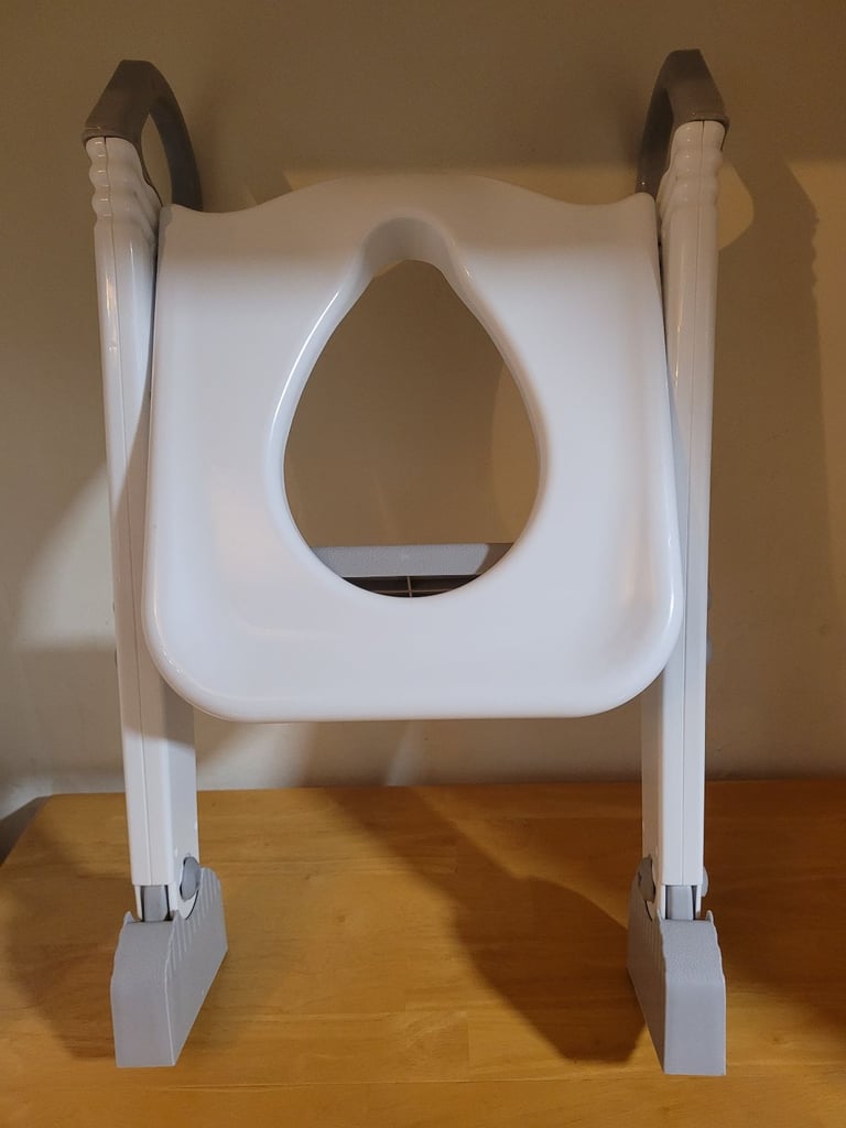 image for Kids toilet seat bumper with steps. Good condition.