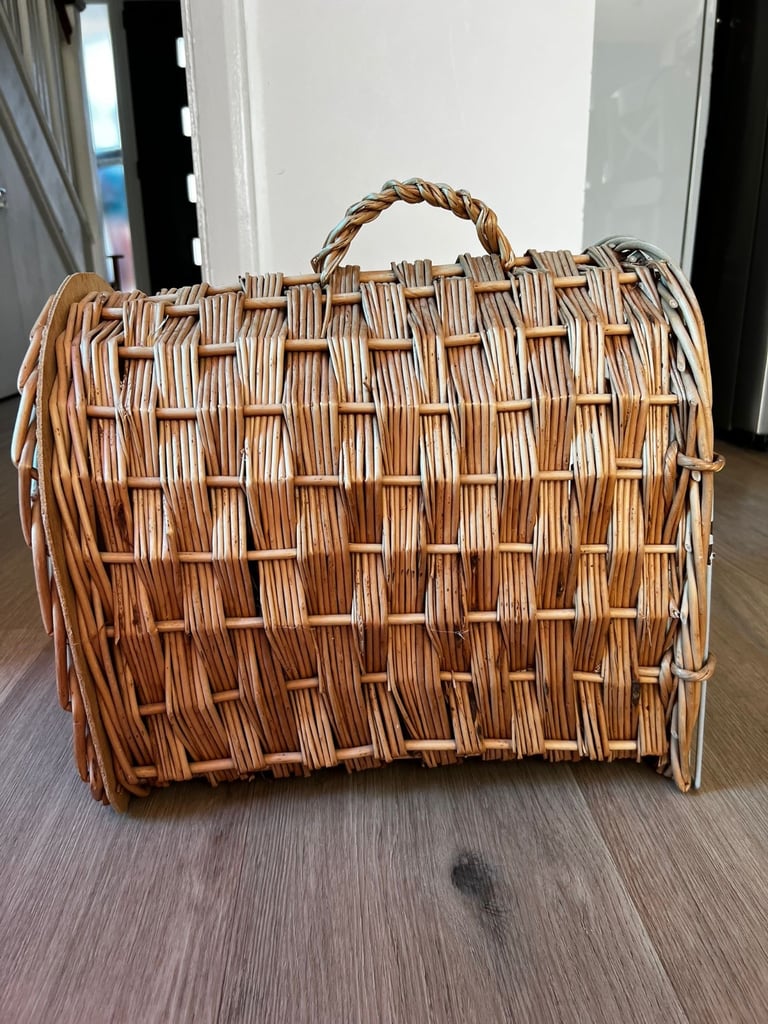 🧺 Vintage Wicker Pet Carrier / Cat or Small Dog Basket 🐾