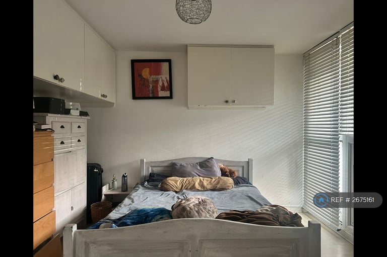 1 bedroom flat in Tregunter Road, London, SW10 (1 bed) (#2675161)