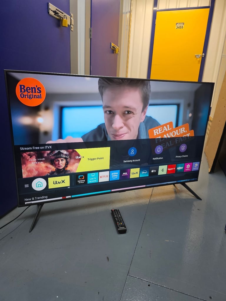 50" SAMSUNG 4K ULTRA SMART TV 