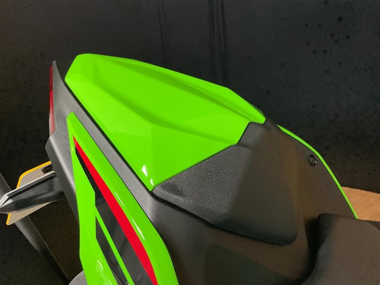 Kawasaki Ninja 500 SE KRT with just 2300 Miles and One Owner! FREE UK DELIVERY!