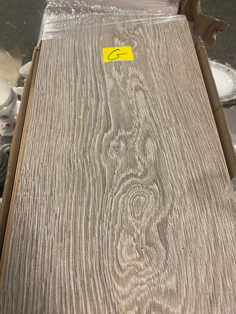 LAMINATE FLOORING. Various Colour/Amounts. DELIVERY OPTION
