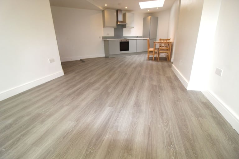image for FANTASTIC NEWLY 2 DOUBLE BEDROOM GROUND FLOOR FLAT WITH FREE PARKING NEAR ZONE 2 TUBE & 24 HR BUSES