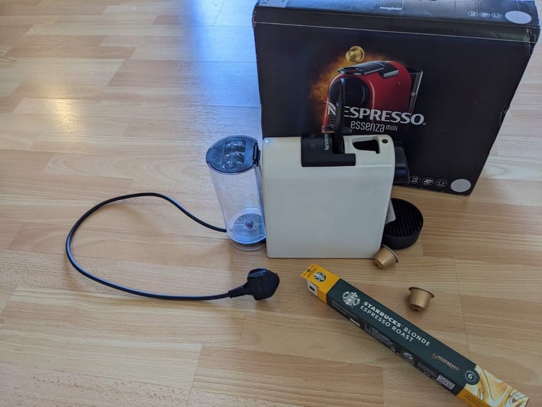 Nespresso Essenza Mini Coffee Machine white, RRP 119, VGC, original box and accessories