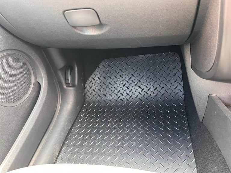 Renault, CLIO, Hatchback, 2010, Manual, 1149 (cc),5 doors - Image 2