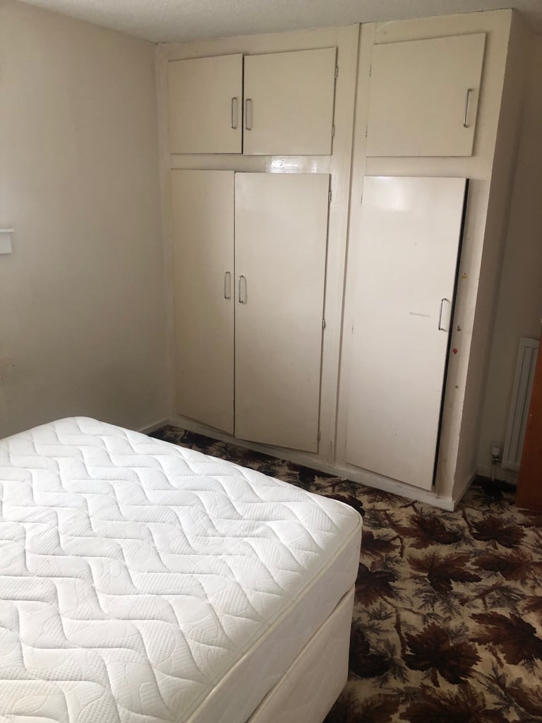 LOVELY ONE BEDROOM FURNISHED FLAT IN DALMUIR 