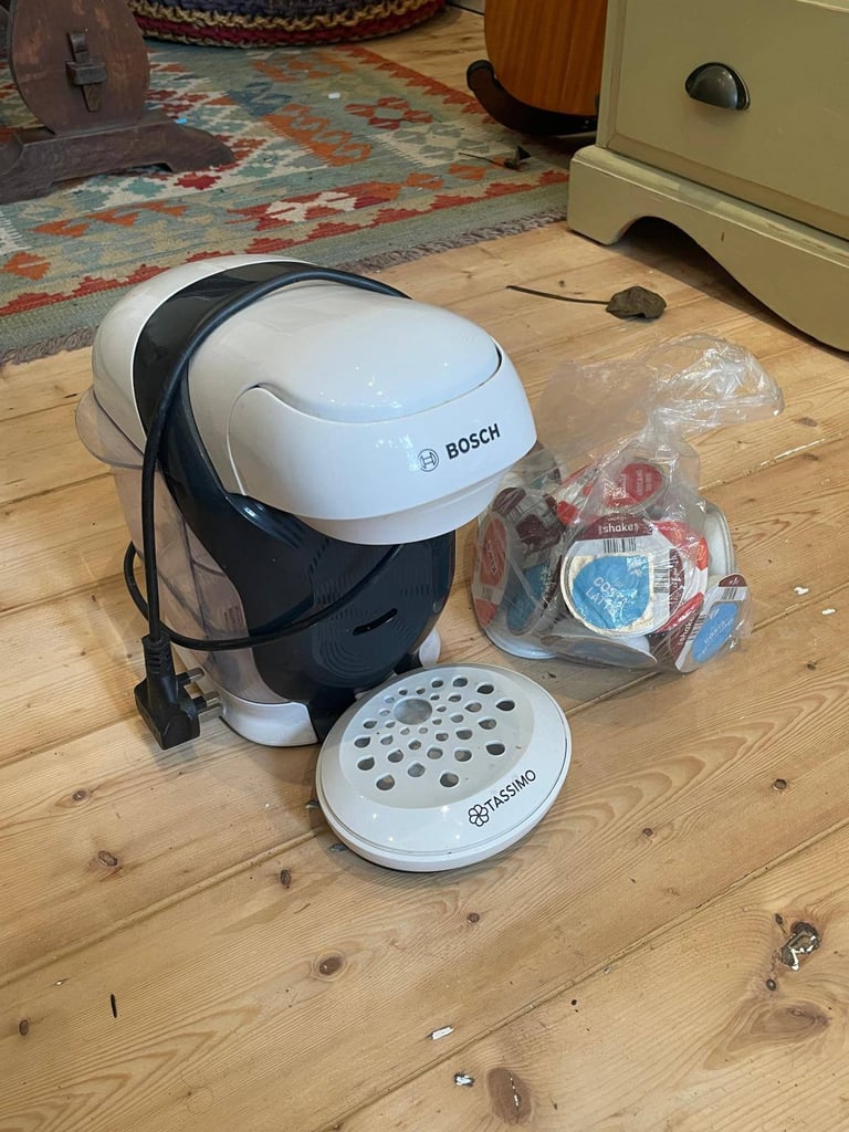 BOSCH Tassimo machine - WITH COFFEE AND MILK! - 