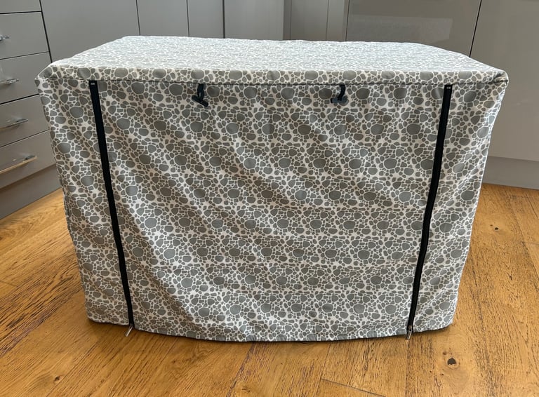 Medium puppy/dog crate with cover 
