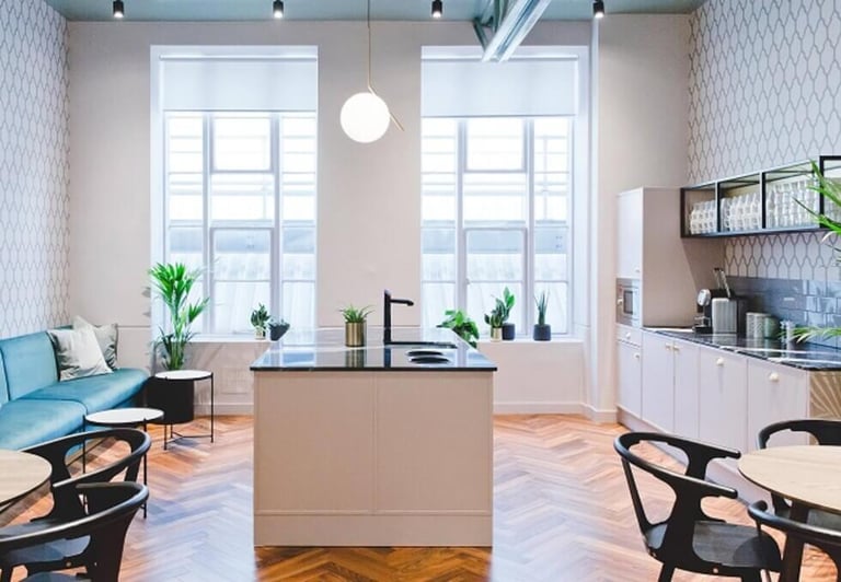 Rent Modern Serviced Offices *Victoria* - Sizes From 3 to 65 Desks -Furnished Private Spaces SW1V