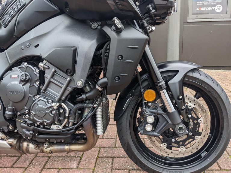 YAMAHA MT-10 2022 - TECH BLACK - AKRAPOVIC - RECENT TYRES - 5 SERVICE ENTRIES