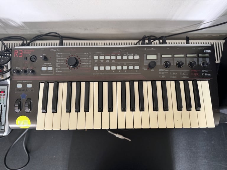 Rare korg R 3 Synthesized Vocoder In Very Good Condition Works Amazing