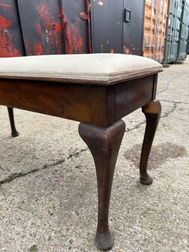 image for Queen Ann style seat