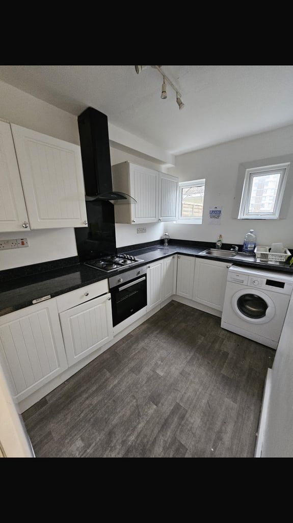 Large 6 bed ensuite house with HMO. 5mins to Thornton Heath 