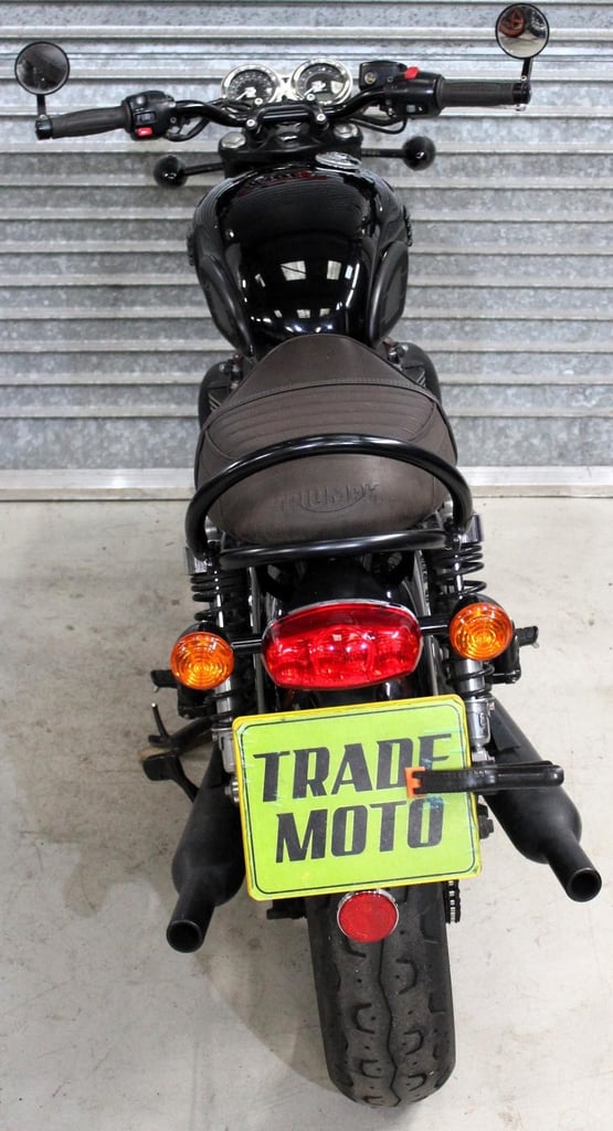 2018 18 TRIUMPH BONNEVILLE 900 T100 BLACK EDITION 9000 MILES TRADE SALE NEW MOT