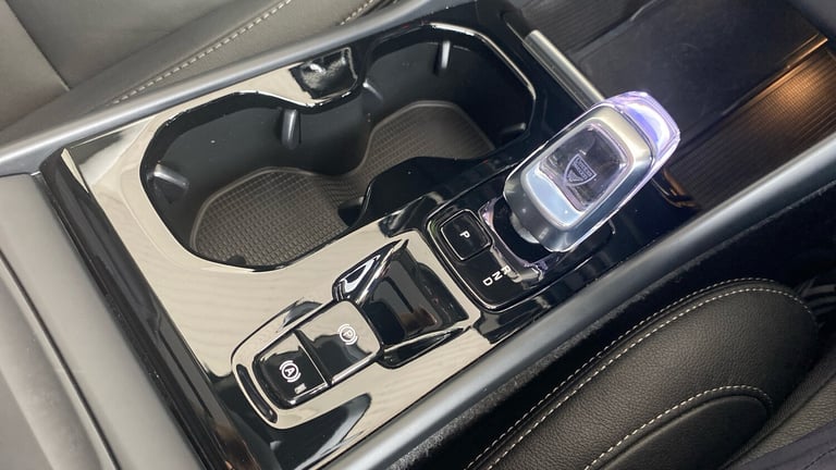 2024 Volvo XC40 2.0 B3P Ultra Dark 5dr Auto ESTATE PETROL Automatic