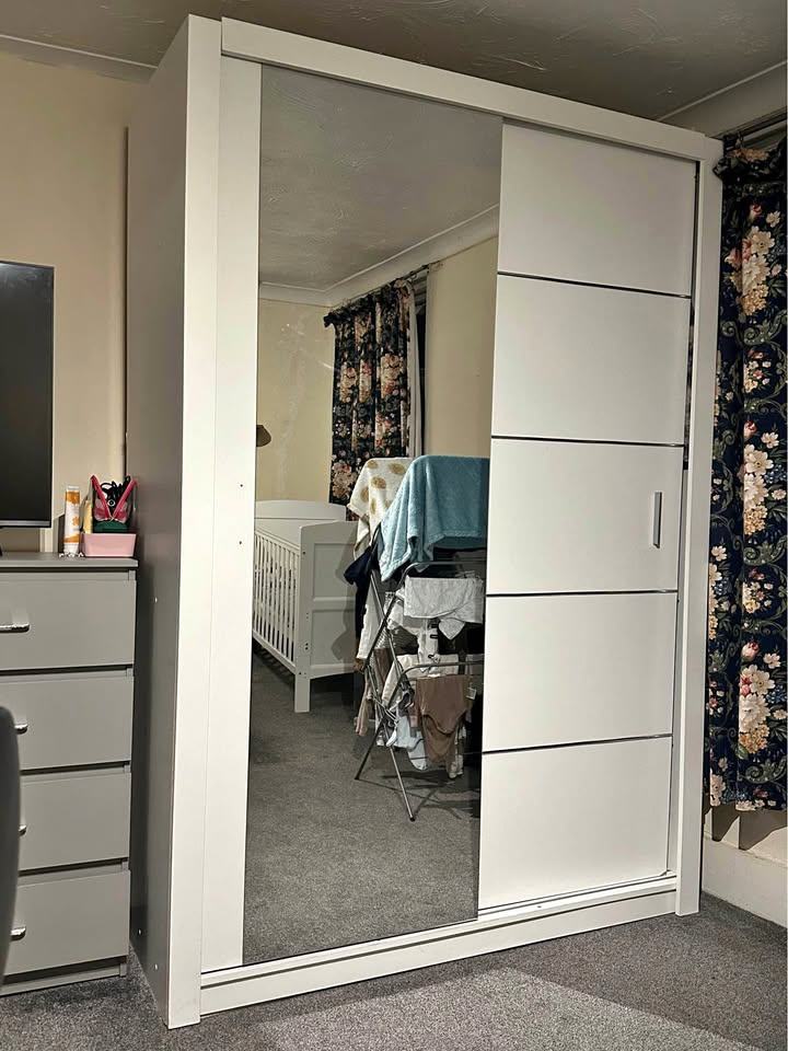 ♥️Beautiful 2,3 door sliding wardrobe with Plenty of pace for hanging and shelves.♥️🥳 cash on deliv