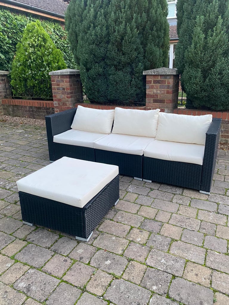3 seater garden sofa with footrest for £120(we can deliver)