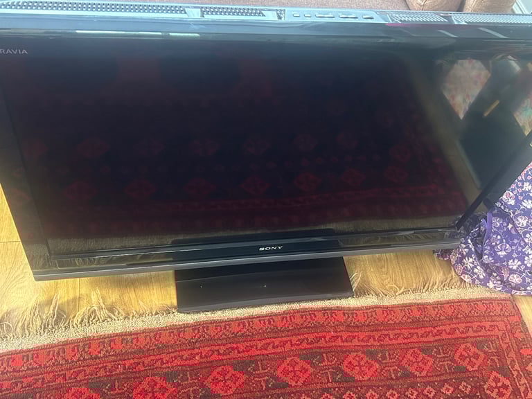 Sony KDL-40V4000 40” LCD TV — Full HD, works with Fire Stick 