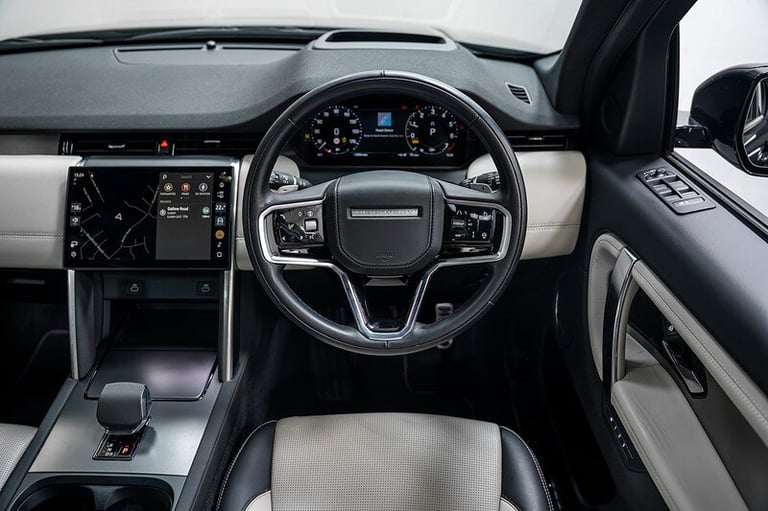 2024 Land Rover Discovery Sport P300e Dynamic HSE SUV HYBRID Automatic