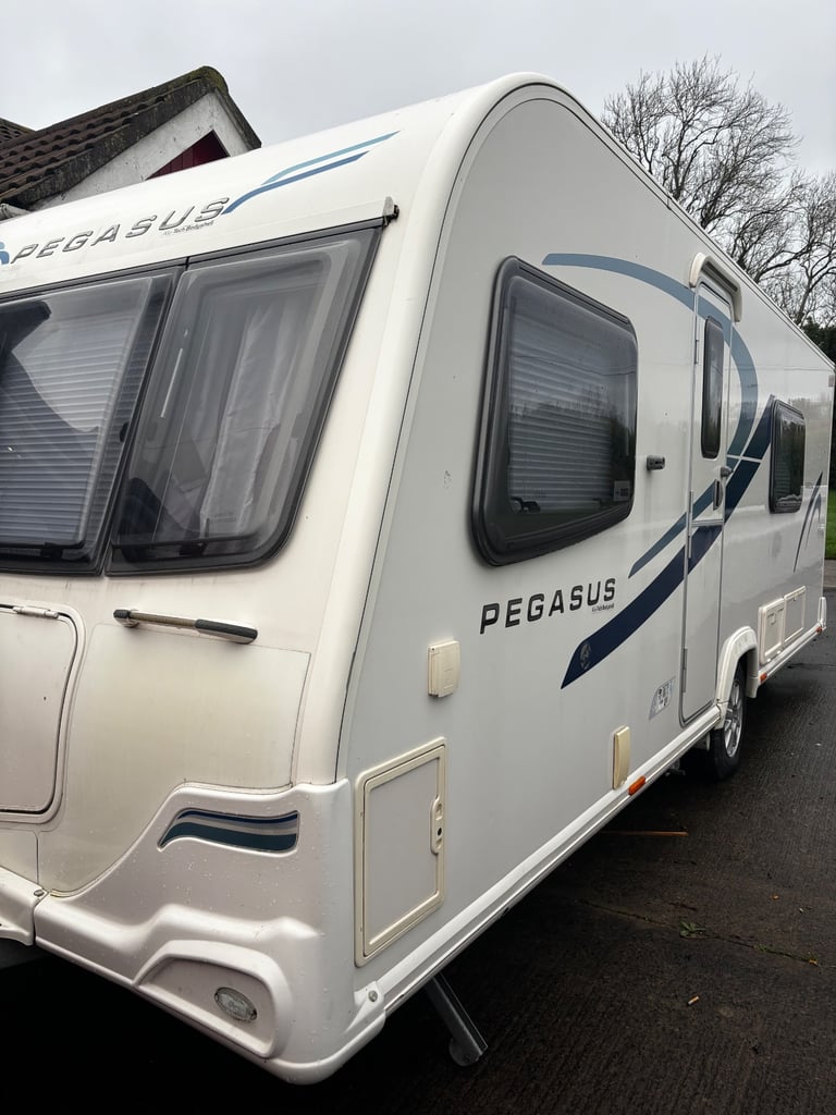 2013 pegusus self leveling caravan 
