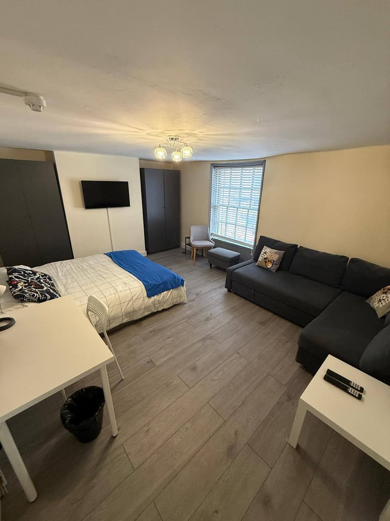 Double room in a shared house in the city center