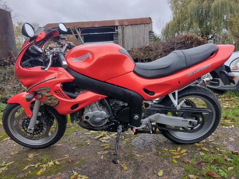2001 Y. Triumph Sprint RS 955i Sprint RS. ORANGE. 22K, NEW MOT VGC. 3 KEYS. HEATED GRIPS.