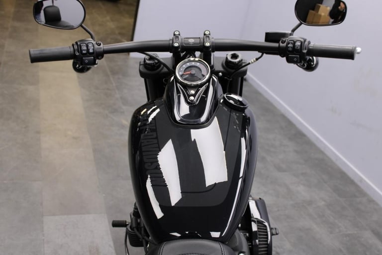 2021 Harley-Davidson FXFBS Softail Fat Bob in Vivid Black 