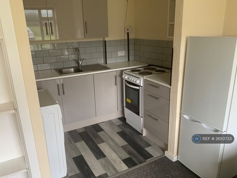 1 bedroom flat in Cumberland Close, Bircotes, Doncaster, DN11 (1 bed) (#2650733)