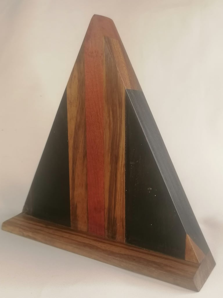 Vintage Desk Wooden Piramid Clock 6-inch height.. (need put battery).. As seen.