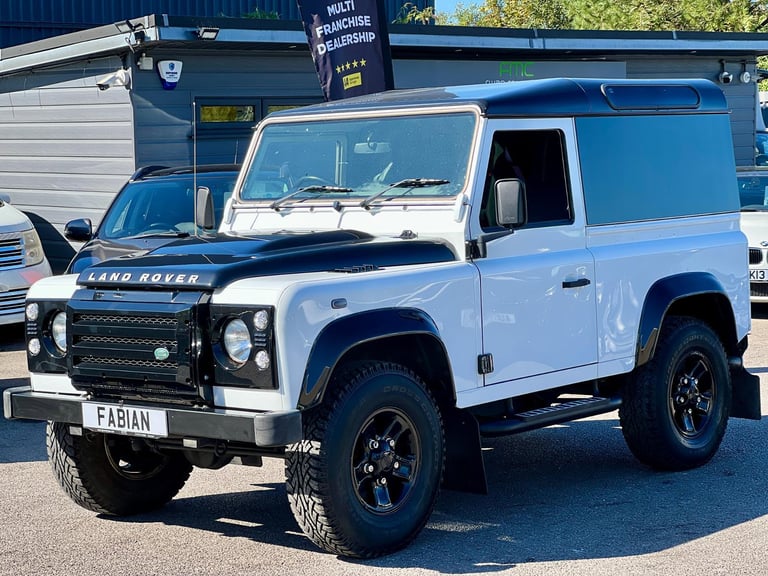 2014 Land Rover Defender 90 XS 2.2 TDCI **Masi Windows - 4 Seater - TentBox**