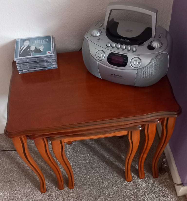 Nest of 3 tables shaped tops and legs
