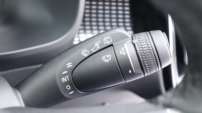 2025 Volvo XC40 B4 (P) Ultra Dark (Sunroof, Pilot Assist, 21' Alloys, BLIS) ESTATE Petrol/Electri...