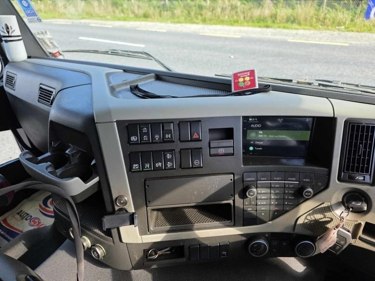 2020 Volvo FM430 8X4 27ft Beavertail/ Flat