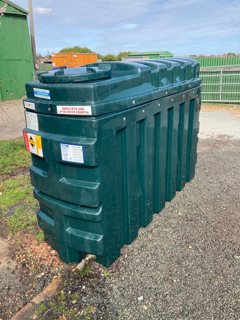 Titan 1000L bunded home heating oil tank 