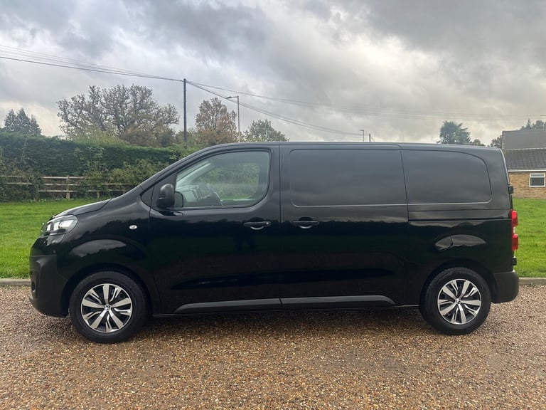 2022 Vauxhall Vivaro 2700 1.5d 100PS Dynamic H1 Van PANEL VAN DIESEL Manual