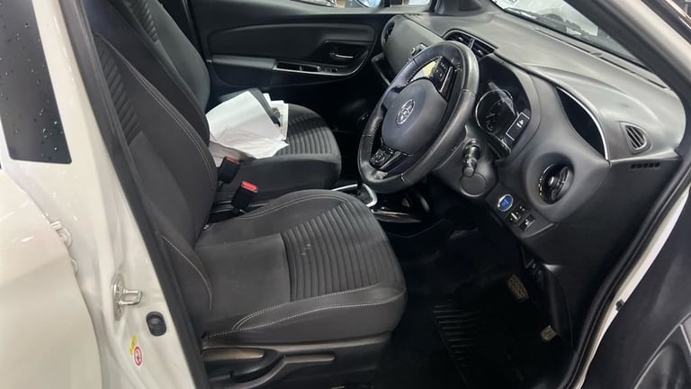 2018 18 TOYOTA YARIS 1.5 VVT-H GREY BI-TONE HATCHBACK 5DR PETROL HYBRID E-CVT EU