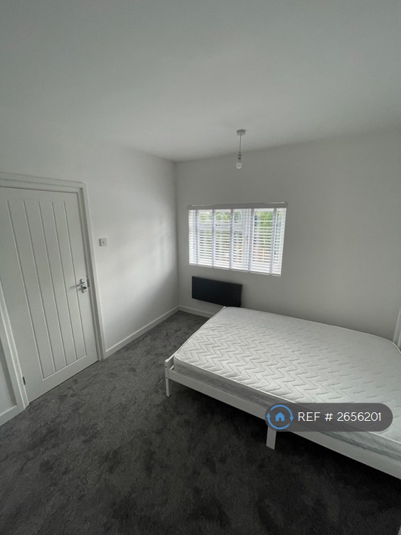 1 bedroom flat in Roland Avenue, Coventry, CV6 (1 bed) (#2656201)