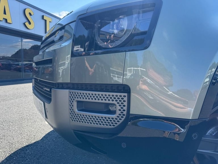 2022 72 LAND ROVER DEFENDER 3.0 D250 MHEV X-DYNAMIC SE 3dr Diesel 18,500 miles