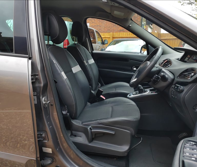 Renault Scenic 1.5DCi diesel, Long MOT, Service History, Lady owner since 2012