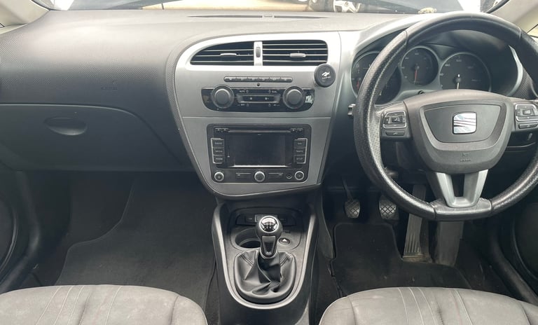 Seat Leon 1.6 TDI 2012 Silver Spares or Repairs Breaking for Parts