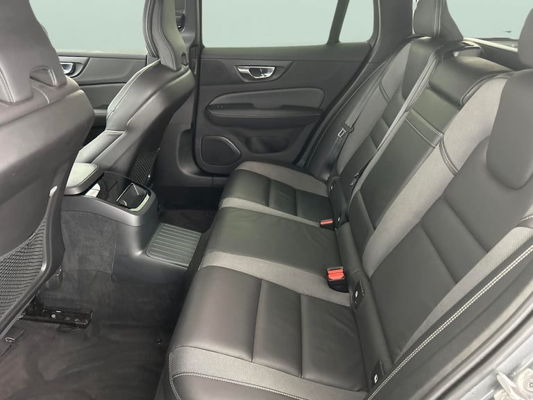 2020 Volvo V60 2.0h T8 Twin Engine 11.6kWh R-Design Plus Estate 5dr Petrol Plug-in Hybrid  Estate...